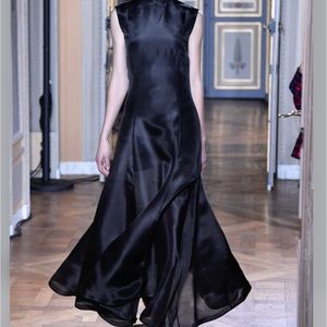 Philosophy Di Lorenzo Serafini
Lace Trimmed cap sleeve hammered satin gown NWT